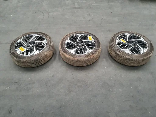 CITROEN C4 SHINE BLUEHDI 130  VELG 2023