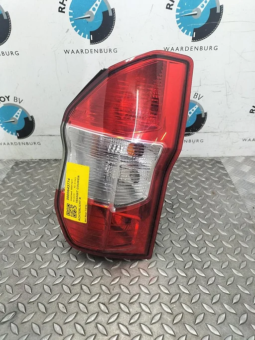 FORD TRANSIT COURIER B460 1.0 EcoBoost Trend  ACHTERLICHT R 2015