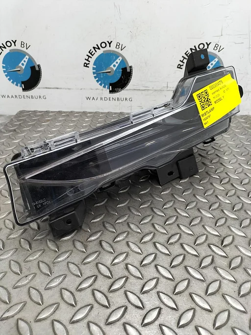 TESLA MODEL Y MISTLAMP 2026