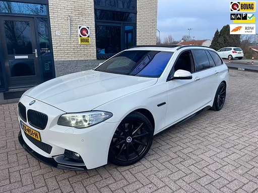 BMW 520 5-serie Touring 520i M Sport Edition-PANO-NAV-PDC-