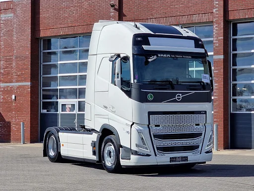 Volvo FH 13.500 Globetrotter XL 4x2 - Retarder - PTO/Hydraulics - I parkcool - Full spoiler