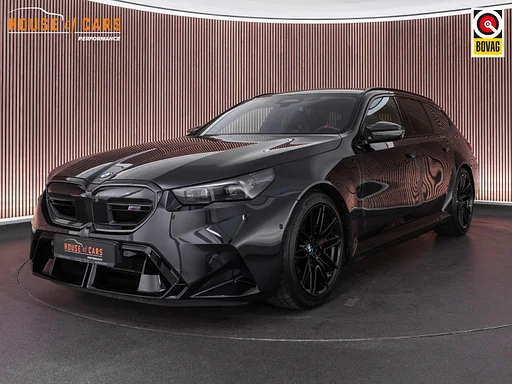BMW M5 5-serie Touring |BTW-auto|B&W|pano|M-drive prof|iconic glow|carbon interieur|stoelverwarming & verkoeling|Apple Carplay