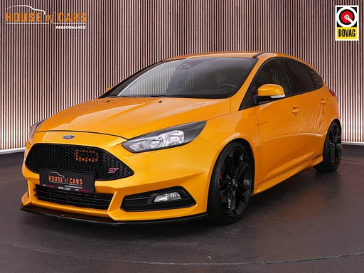Ford Focus ST-2 2.0 250pk |Fox-sportuitlaat|REVO|H&R veren|Sony|blind spot|cruise control|winterpack|parkeercamera|19" lichtmetalen velgen|