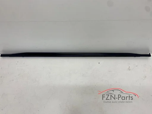VW Golf 8 R-Line Sideskirt Rechts met houder
