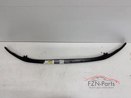 VW Golf 8 Dwarsdrager onderstrip voorzijde
