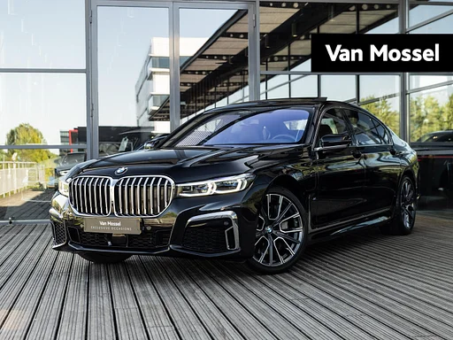 BMW 745 7-serie 745Le xDrive High Executive | M-SPORT | BOWERS & WILKINS | TV SCHERMEN | STOELMASSAGE VOOR EN ACHTER | STOELVENTILATIE | INTEGRAL ACTIVE STEERING | SOFTCLOSE | HEAD-UP | SKY LOUNGE PANORAMADAK | 20 INCH |