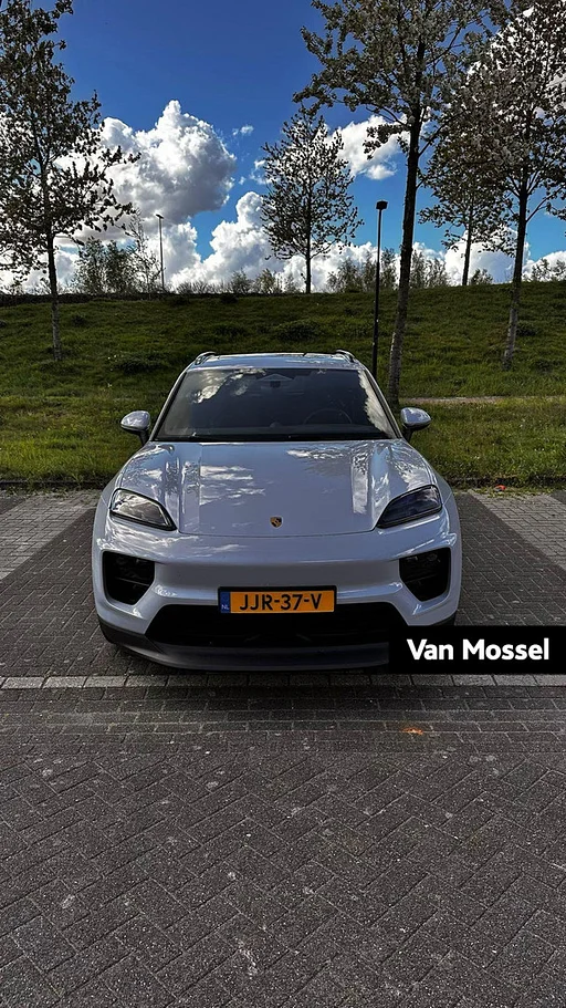 Porsche Macan 4 100 kWh | PASM zawieszenie pneumatyczne | Dach na dachu | 22 INCH RS SPYDER | IJSGRIJS METALLIC | WARMTEPOMP | ACHTERUITRIJCAMERA | podgrzewane siedzenia | NL GELEVERD | BTW AUTO |