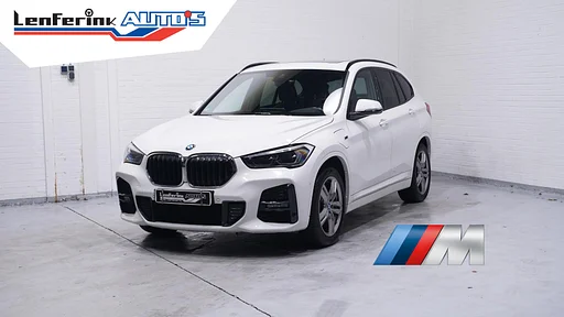 BMW X1 Panodak Afn. AHK Led koplampen Stoel-/stuur verwarming kamera PDC v+a Head up xDrive25e m Sport