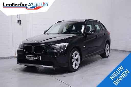 BMW X1 sDrive18d Executive panodak PDC v+a 18"inch LMV 4+seizoenen-banden dakrails heated seats stuurbediening bekerhouder electrisch-pakket