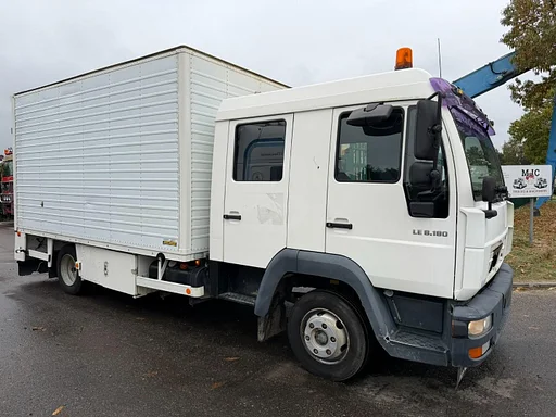 MAN LE 8.180 CLOSED BOX / KOFFER - DOKA - MANUAL GEARBOX - *248.000km* - STEEL SPRING / BLATT / LAMES - BE TRUCK
