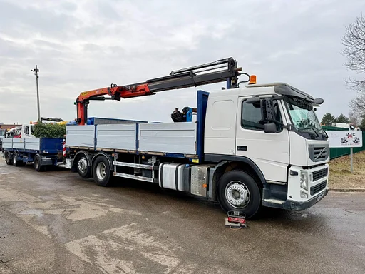 Volvo FM 460 EEV - 6x2 BAUSTOFF KRAN PK 18502 SH B (3x) + 3-ACHSEN ANHANGER - LIFT + STEERING AXLE - RADIO - I-SHIFT - 6m65 PLATFORM - 13L ENGINE - GOOD CONDITION