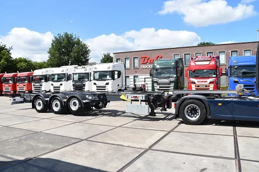 Renders HASTRAILER FCC - ALL CONNECTIONS - LIFT AXLE - 2 x EXTENDABLE - SAF AXLES - DISC BRAKES - EXCELLENT CONDITION -