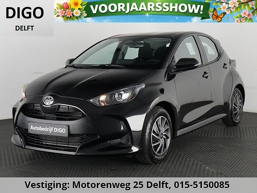 Toyota Yaris CARPLAY NAVI. CAMERA.ADAPTIVE CRUISE. 1.5 HYBRID BLACKSTYLE automatik GARANTIE 3-2035 !