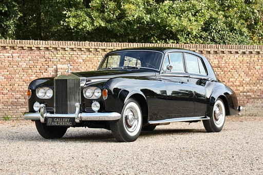 Rolls-Royce Silver Cloud III "With Radford cocktail cabinets" Only 21000 Miles! Attractively presented in Mason's black with black Connolly leather upholstery, Equipped with bespoke Radford cocktail cabinets, In well-preserved condition with recent reconditioning, Harold Radford - well known in the "Silver Cloud society" for his handcrafted and exclusive options - rebuilds, Preferable left-hand drive Cloud III, Recently undergone major maintenance,