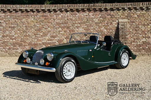 Morgan Plus 8 3.9 V8 "25.500 miles" Low kilometres. Full service history available (Morgan-dealer/specialist), Fully original car, Classic colorscheme "British Racing Green and Black interior, "Classic yet modern", Maintained over a lengthy period by Brands Hatch Morgan Ltd., 5-Speed manual gearbox