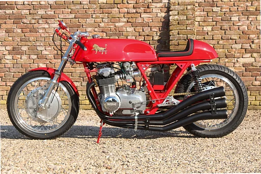 Benelli 900 Sei "Classic Racer" Rebuilt - restored and refined without compromise, It is a work of art with the most pleasant but disturbing noise, Creation of a genius - "He must have Italian roots", Limited edition built by Dutch specialist and connoisseur,