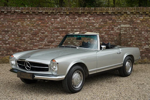 Mercedes-Benz 280 Pagode "Extensively restored" Fully restored and rebuilt with German precision (German restoration), Matching numbers and colors Pagode - "Fahrzeug-Daten" card available, From factory in Silver Grey Metallic and black leather, All original factory welds and welding points visible and retained, Very usable due to power steering and automatic transmission