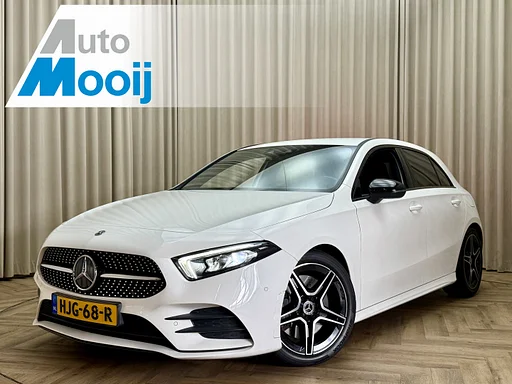 Mercedes-Benz A 250 *AMG* Leder/Alcantara / 225PK / camera / Full LED / Cruise / navigatie / 18'' LMV