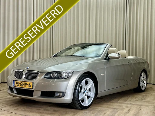 BMW 325 3-serie Cabrio 325i High Executive E93 / 3.0L / 6-Cilinder / 218 PK / Automaat / M Sport Leder / Navi Pro / Memory / Xenon / Keyless / Telefoon / Bj. 2008