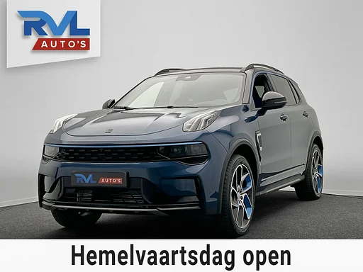 Lynk&Co 01 1.5 261PK Plug-in Hybrid *ZWARTE HEMEL*Trekhaak* 360° Camera Pano/dak Apple/Carplay Adaptive/Cruise