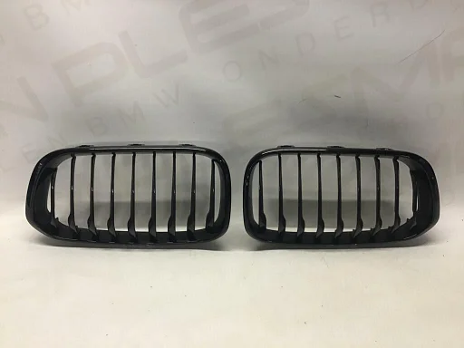 Grille set zwart BMW 1-serie F21 LCI 118i ('15->) 7371686