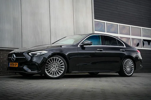 Mercedes-Benz C 180 AMG Line Adapt.Cruise/ 360-cam/ Led-koplamp/ Elek.Stoel/ Stoelverw./ Sfeerverl./ MBUX/ 20''LMV