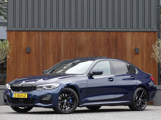 BMW 330 3-serie 330e High Executive / M-Sport / pano / Laser / 19"