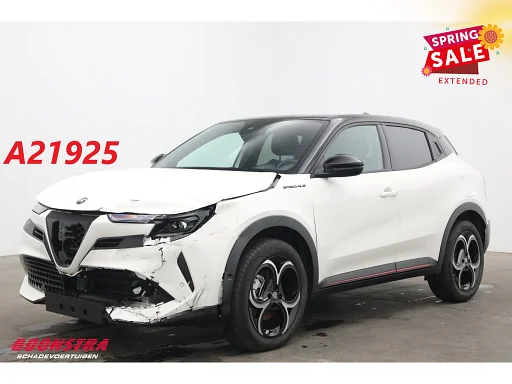 Alfa Romeo Junior 1.2 Turbo Hybrid Ibrida Speciale LED ACC Massage kamera SHZ