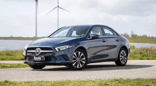 Mercedes-Benz A 250 e Business Line CARPLAY / macchina fotografica / pelle / manutenzione rivenditore