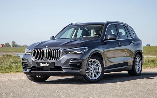 BMW X5 xDrive45e Executive CARPLAY / camera / dealer maintenance / ZWART leather / heated seats
