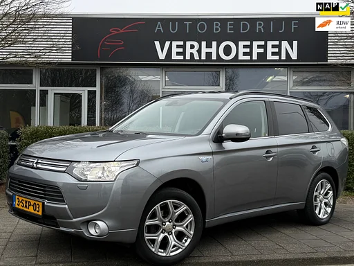Mitsubishi Outlander 2.0 PHEV instyle+ - FULL OPTION - ADAPTIVE - Tetto Pano - macchina fotografica - LANE ASSIST !
