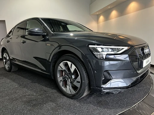 Audi e-tron Sportback 55 quattro Business edition Plus 95 kWh | Pano tető } voorstoelen verwarmd Soh (batterijcheck) Waarde 91,0 %