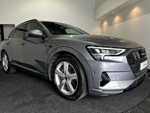 Audi e-tron 55 quattro Advanced edition Plus 95 kWh | voorstoelen verwarmd | Sebességtartó automatika Soh (batterijcheck) Waarde 94,3 %