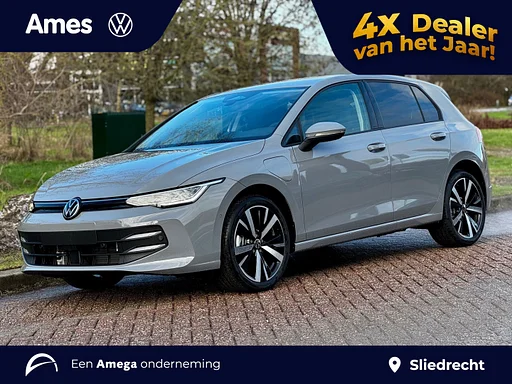 Volkswagen Golf 1.5 eHybrid 204pk DSG Life Edition | Stoel- en stuurverwarming | Extra getint glas | 18'' 'Catana'
