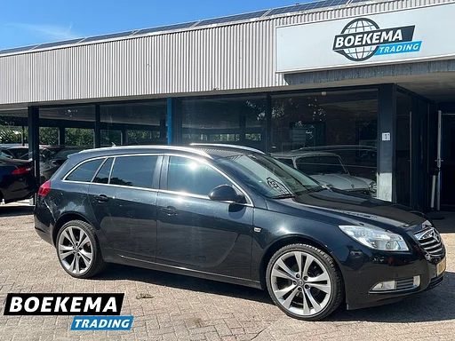 Opel Insignia 1.6 T Sport 180PK Navi air conditioning Cruise PDC trailer coupling