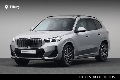 BMW iX1 eDrive20 67 kWh M Sport pakket | Comfort Access | Achteruitrijcamera | auto da rimorchio con elektrisch wegklapbare kogel | Glazen Tetto Pano |