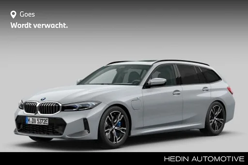 BMW 330 3-serie Touring 330e | M Sports package | Comfort Access | carro de reboque com elektrisch wegklapbare kogel | Glazen Telhado de pano | Elektrisch verstelbare stoelen | Elektrisch verwarmde voorstoelen | HIFI System Harman Kard