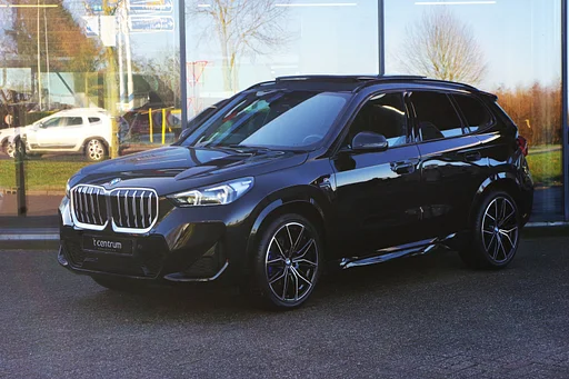 BMW X1 sDrive20i 170 PK M-Sport, Tetto Pano Adap. Cruise Control, Kuipstoelen, LED