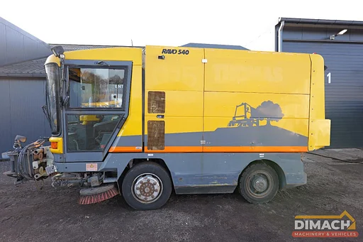 Ravo 540 NL machine - camera - sweeper suction - hydraulic valve - pavement brushes - right-hand drive
