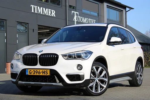 BMW X1 20i High Executive - Nederlandse BMW - Telhado de pano - Volle uitvoering Leder - Head up - bancos desportivos