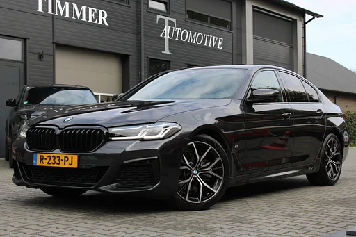 BMW 520 5-serie 520i Business Edition Plus M-Sport - Schuif kanteldak - Laserlight - 19 inch Goed onderhouden