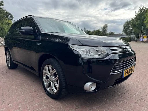 Mitsubishi Outlander 2.0 PHEV INTENSE+/THAAK/HLEER/XENON/NAV/APK