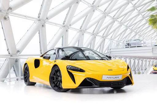 McLaren Artura 3.0 V6 Plug-in | 700pk | Volcano Yellow | Black Pack | Performance |