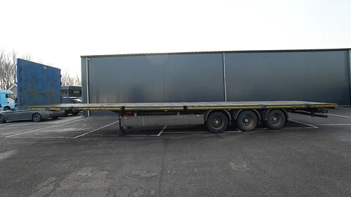 Pacton Fatbed trailer with twistlocks
