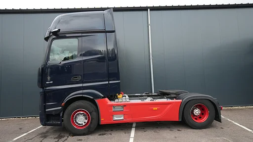Mercedes-Benz Actros 1945 GigaSpace tractor unit