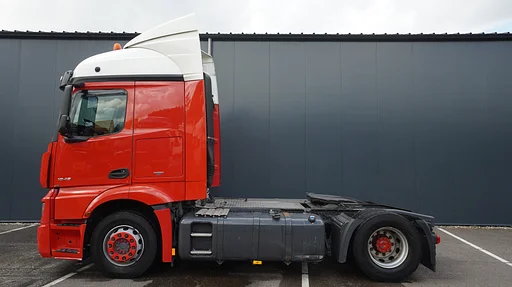 Mercedes-Benz Actros 1943 tractor unit