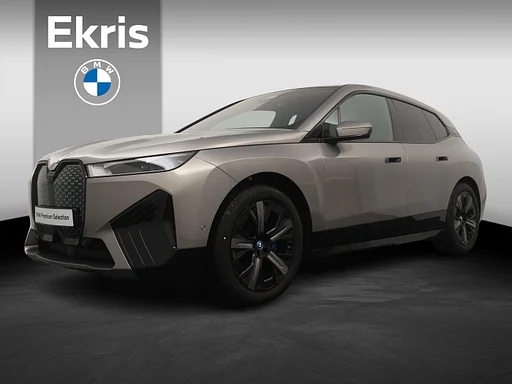 BMW iX xDrive40 | Sportpakket | Glazen Panoramadak Sky Lounge | Integral Active Steering | Stuur- & Stoelverwarming | Harman Kardon | 21" Aerodynamic | Stoelventilatie