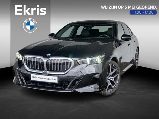 BMW 520 5 Serie Sedan 520i | M Sports package | Innovation Pack | Verwarmd Stuurwiel | Comfort Access | panorama roof | heated seats | Harman-Kardon | trailer coupling