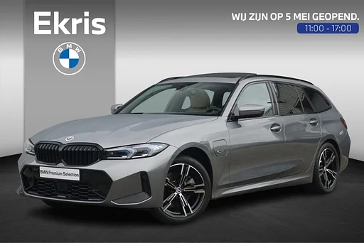 BMW 330 | M Sport / panorama roof / Elektrische stoelen + Memory / Harman Kardon / Actieve Cruise with Stop&Go 3-serie Touring 330e xDrive