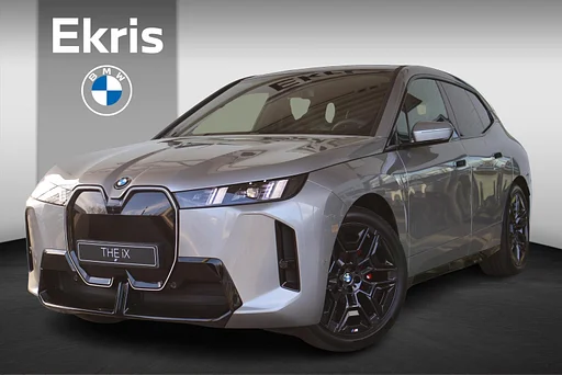 BMW iX xDrive45 M Sports package Pro | Innovation Pack | Telhado de pano Sky Lounge | Harman Kardon